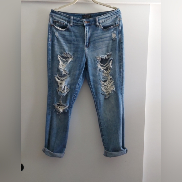 Judy Blue Medium To Light Wash Destroyed Ripped Boyfriend Fit Jeans 9-29 - Picture 3 of 9